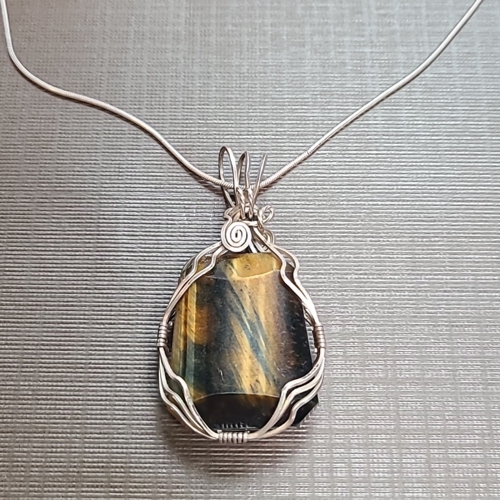 925 Sterling Italy 23" necklace with large Tiger's Eye crystal pendant